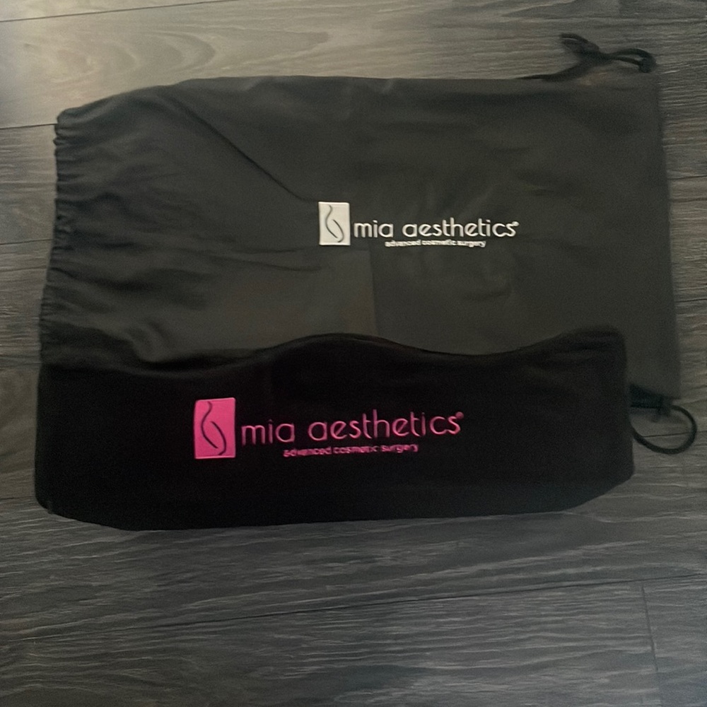 BBL pillow for sitting after surgery, used a couple times. Excellent Condition